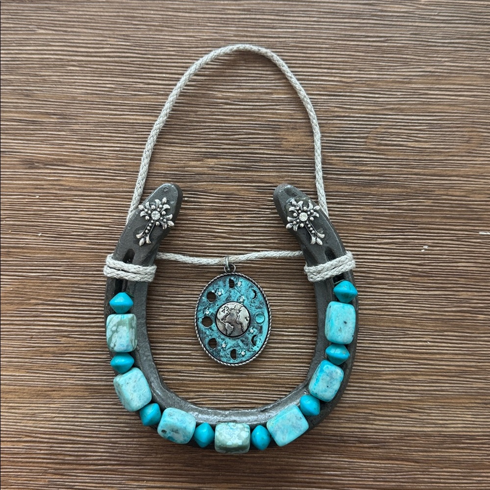 Turquoise Beaded Horseshoe Decor